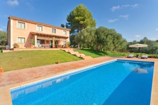 Dogs welcome - mediterranean finca with pool.