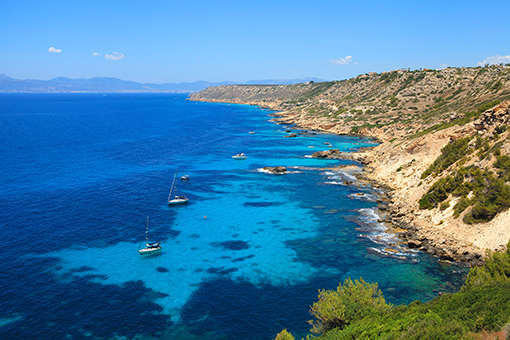 One can enjoy enchanting views until Palma from the cliffs of Bahia Grande 