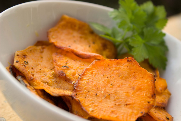 Sweet potato chips are very tasty.