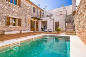 Charming village house with saltwater pool directly in Binissalem Charming village house with saltwater pool directly in Binissalem