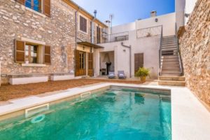 Charming village house with saltwater pool directly in Binissalem