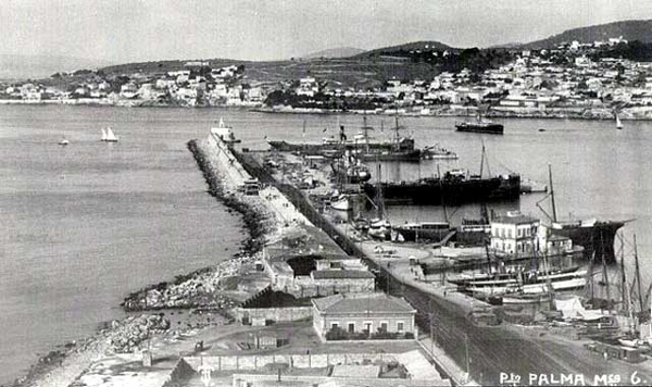 Before the tourism made it to Mallorca, there were just a few boats in the port of Palma.