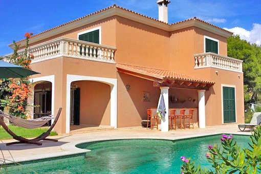 The Villa Vista Cabrera with fantastic sea views is located near to Cala Pi.